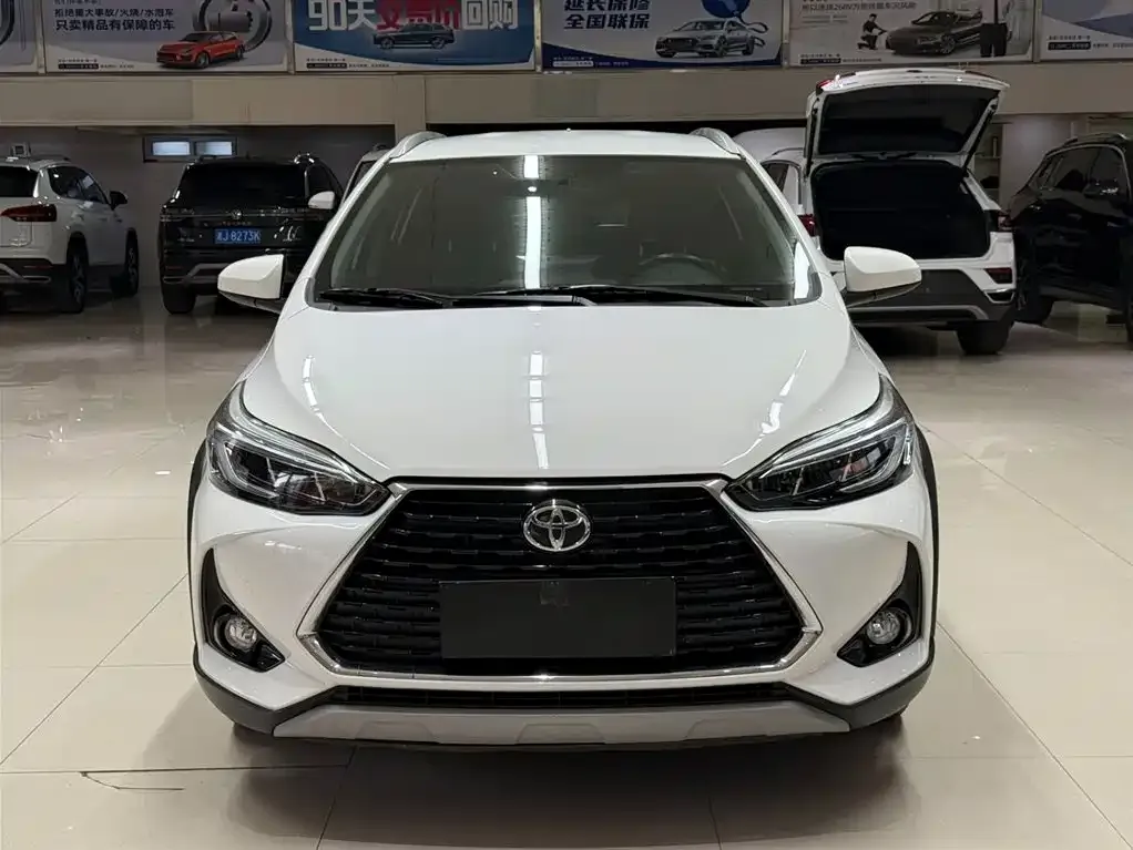 Toyota Yaris L — фото 10