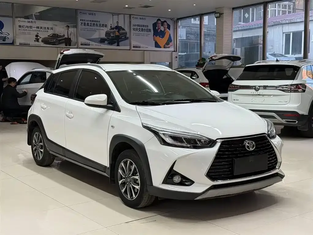Toyota Yaris L — фото 9