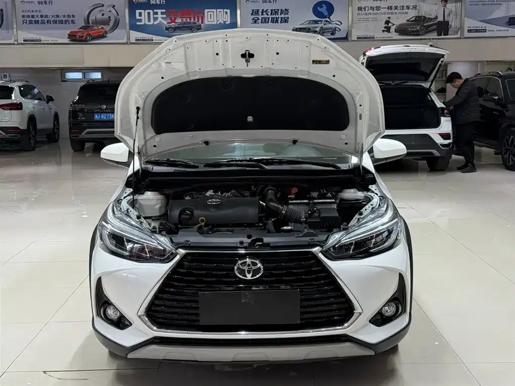 Toyota Yaris L — фото 7