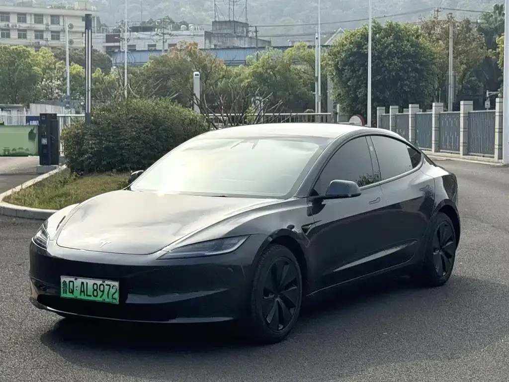 Tesla Model 3 — фото 1