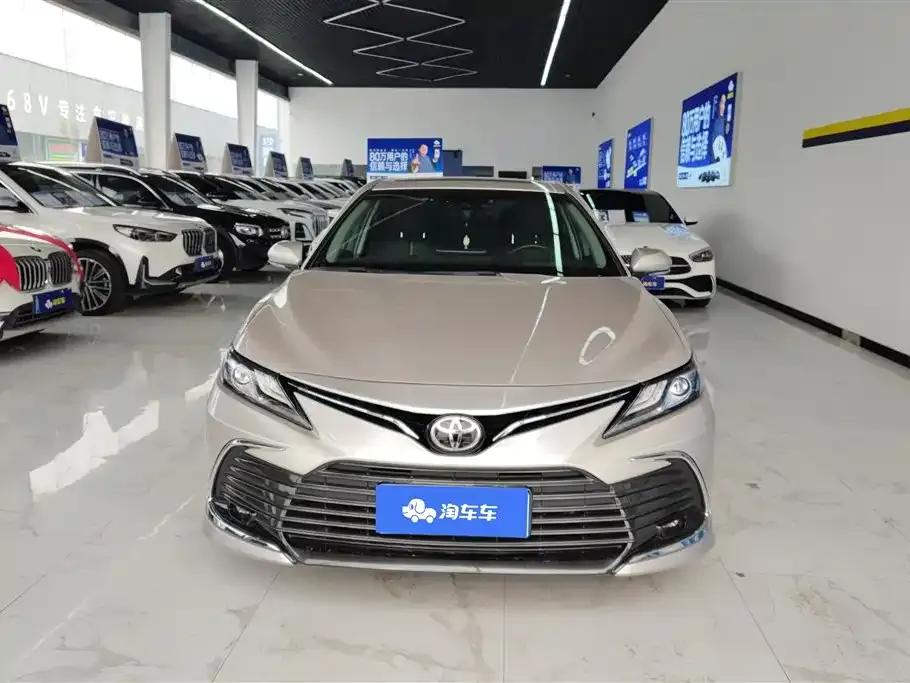 Toyota Camry — фото 4