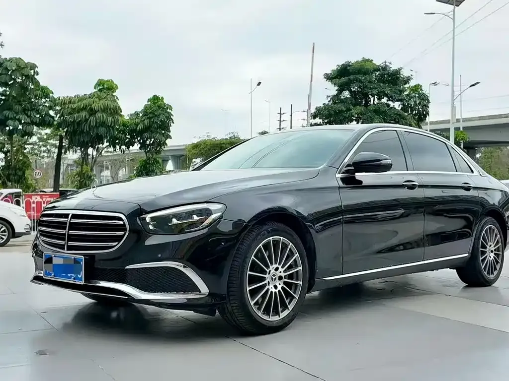 Mercedes-Benz E-Class — фото 1