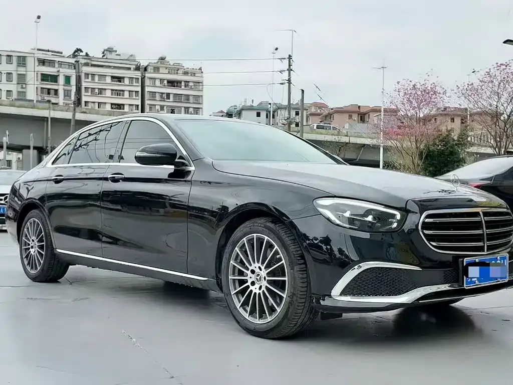 Mercedes-Benz E-Class — фото 4