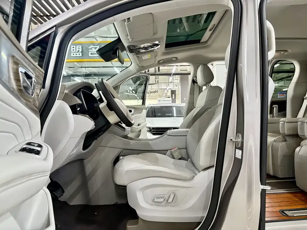 Roewe iMAX8 New Energy — фото 2