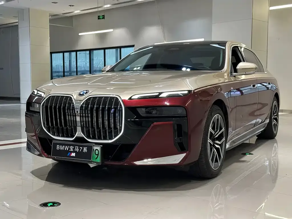 BMW i7 — фото 1