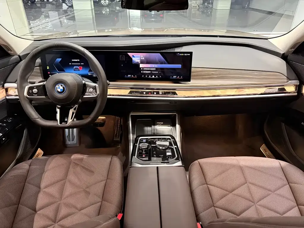 BMW i7 — фото 4