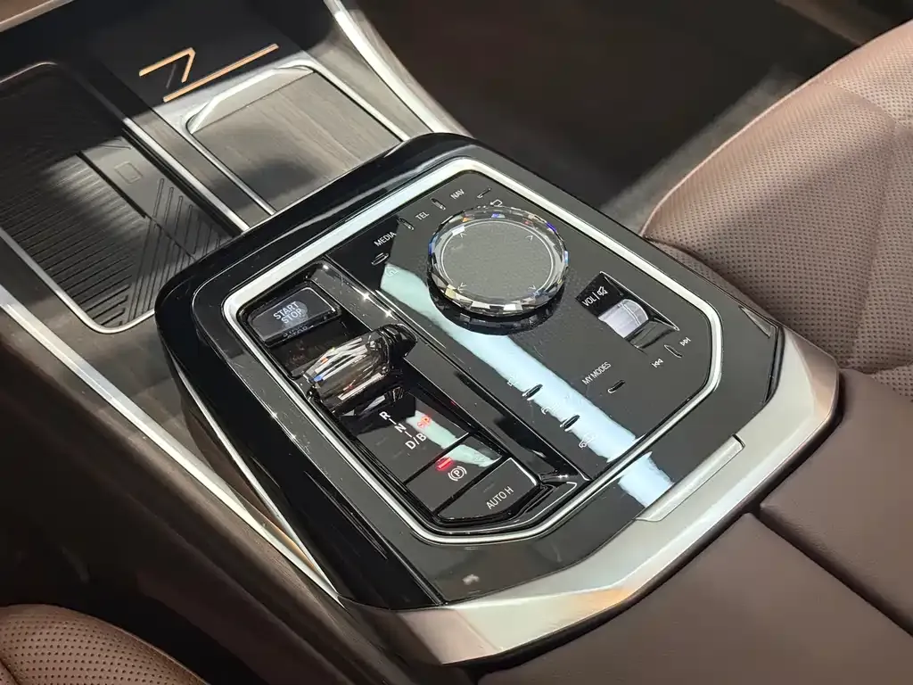 BMW i7 — фото 3