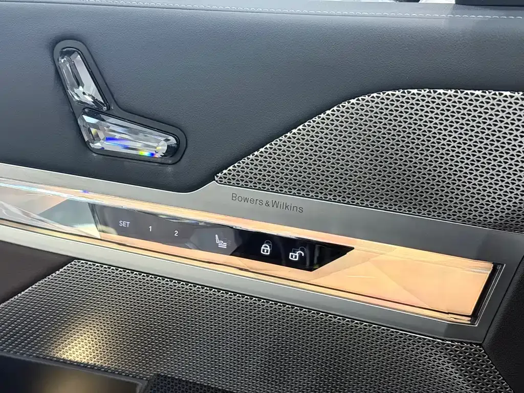 BMW i7 — фото 10