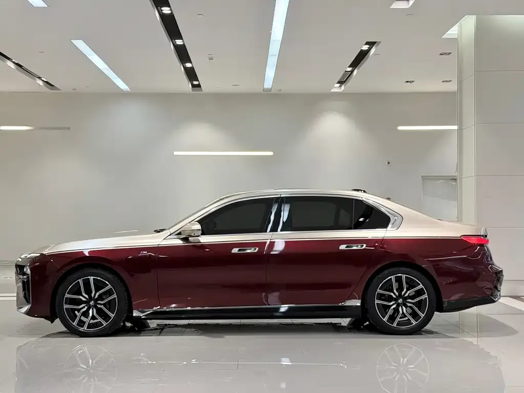 BMW i7 — фото 2