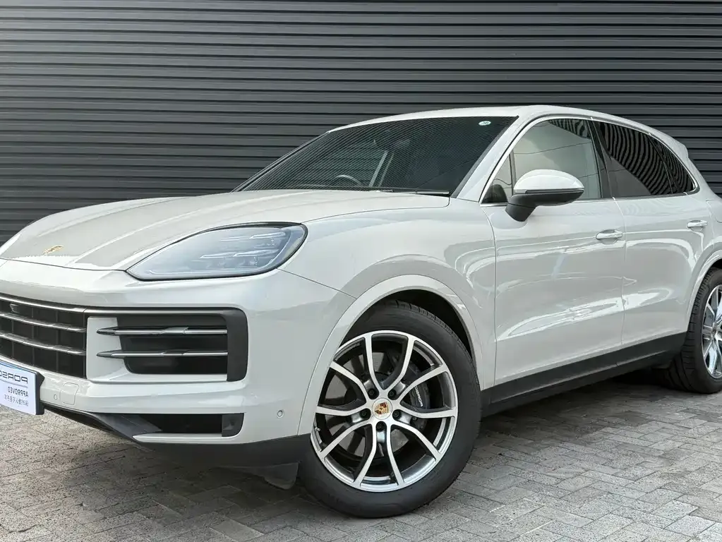 Porsche Cayenne — фото 1