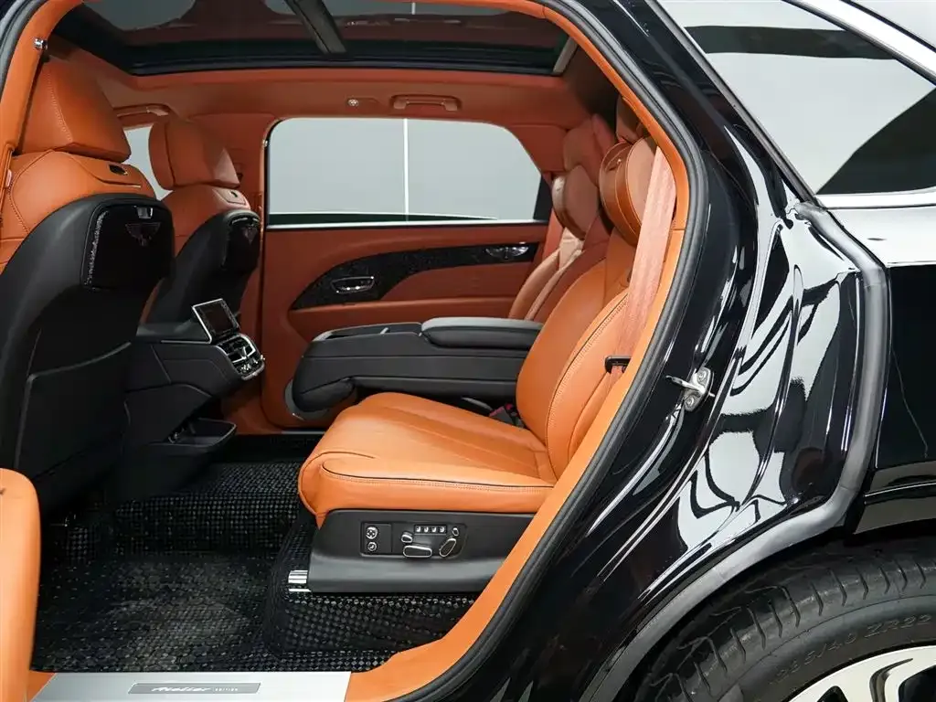 Bentley Bentayga — фото 10