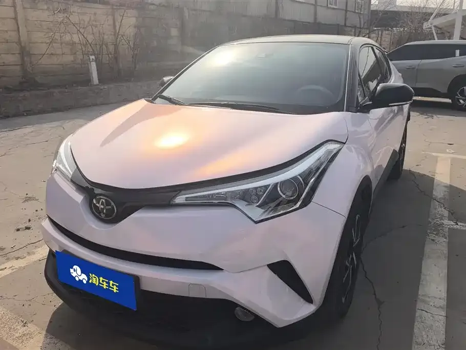 Toyota C-HR — фото 1