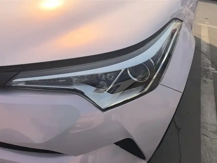 Toyota C-HR — фото 6