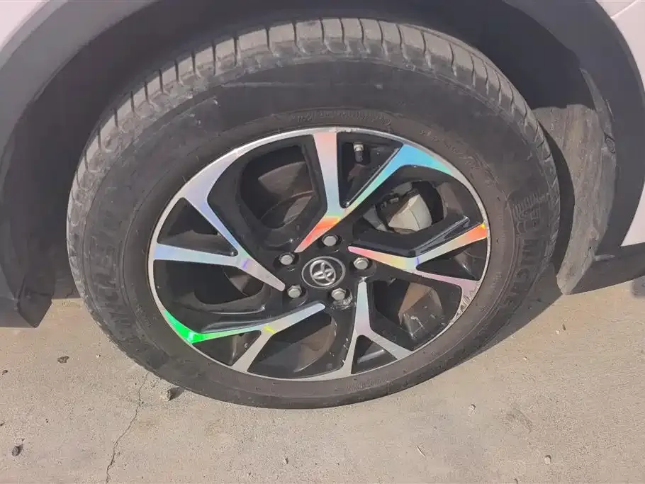Toyota C-HR — фото 9