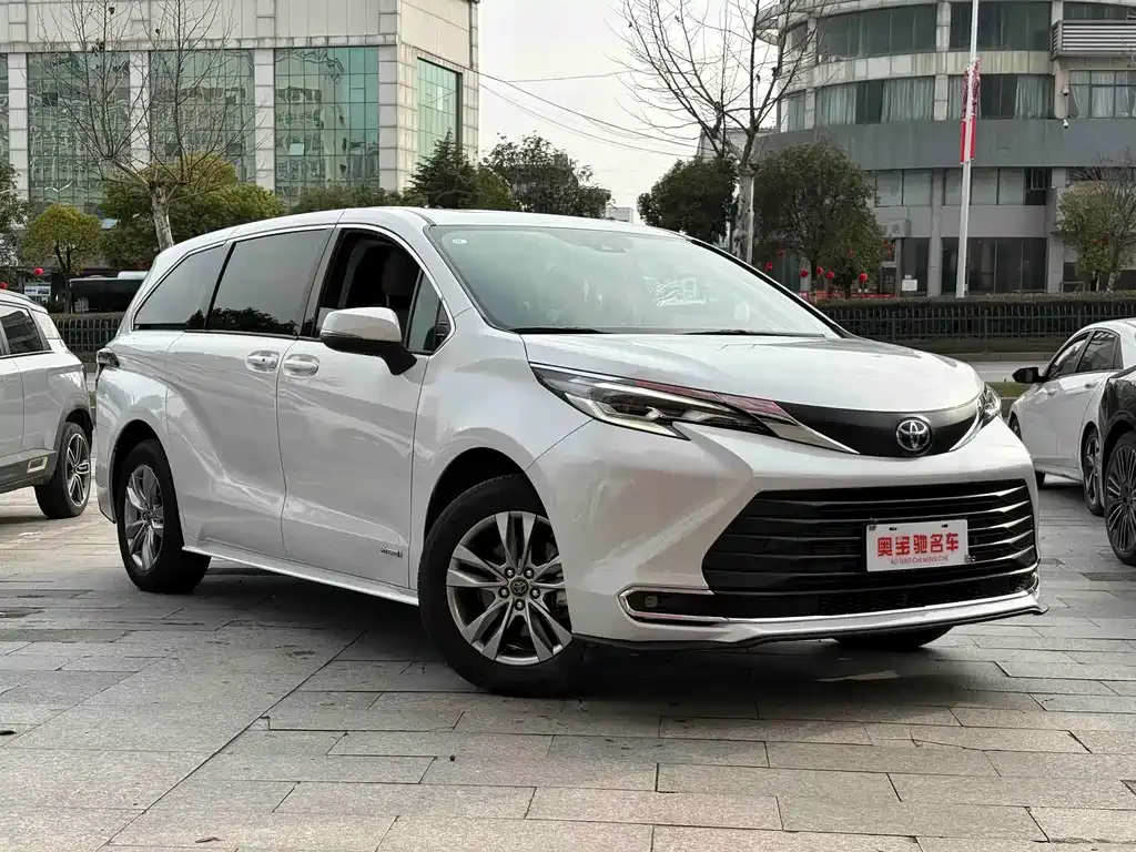 Toyota Sienna — фото 10
