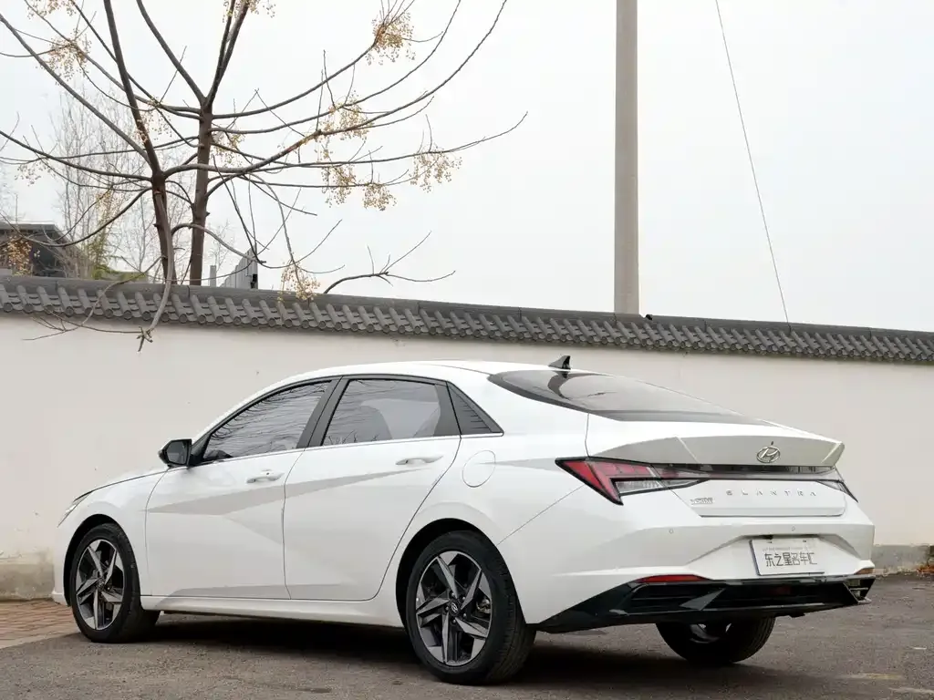 Hyundai Elantra — фото 6