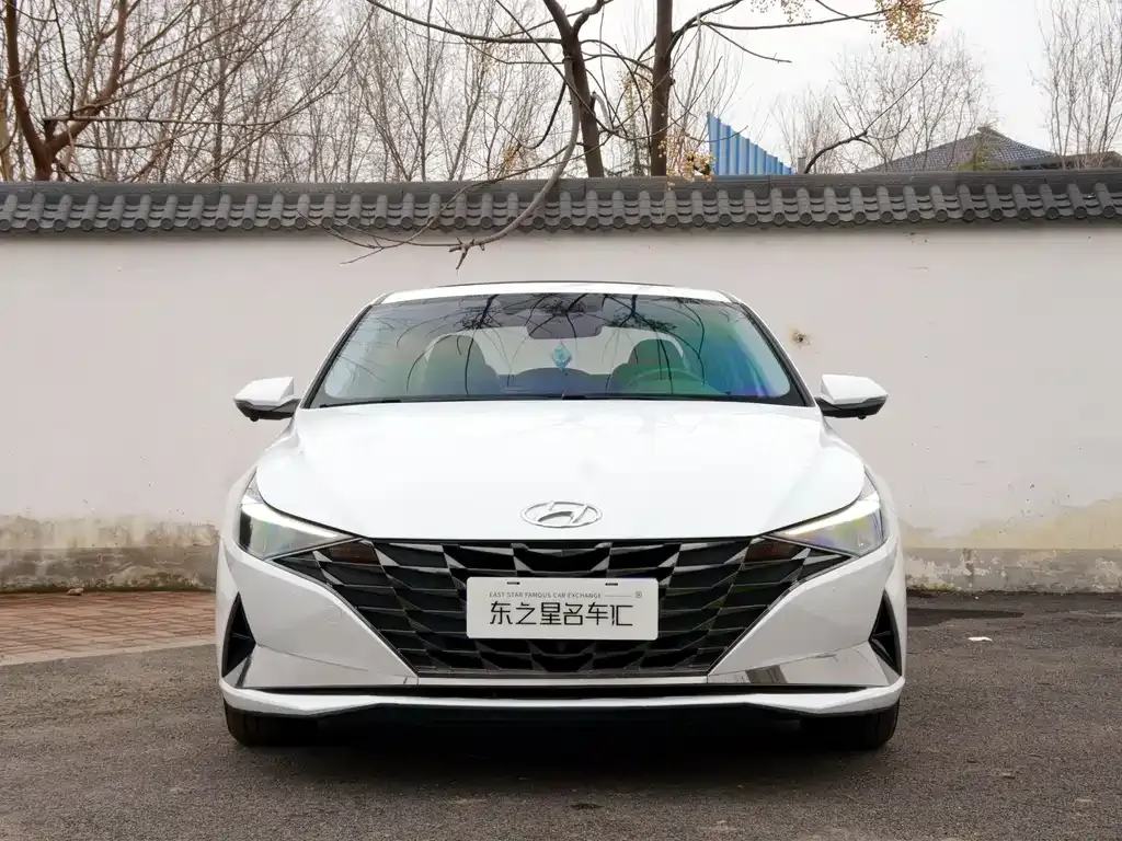 Hyundai Elantra — фото 4