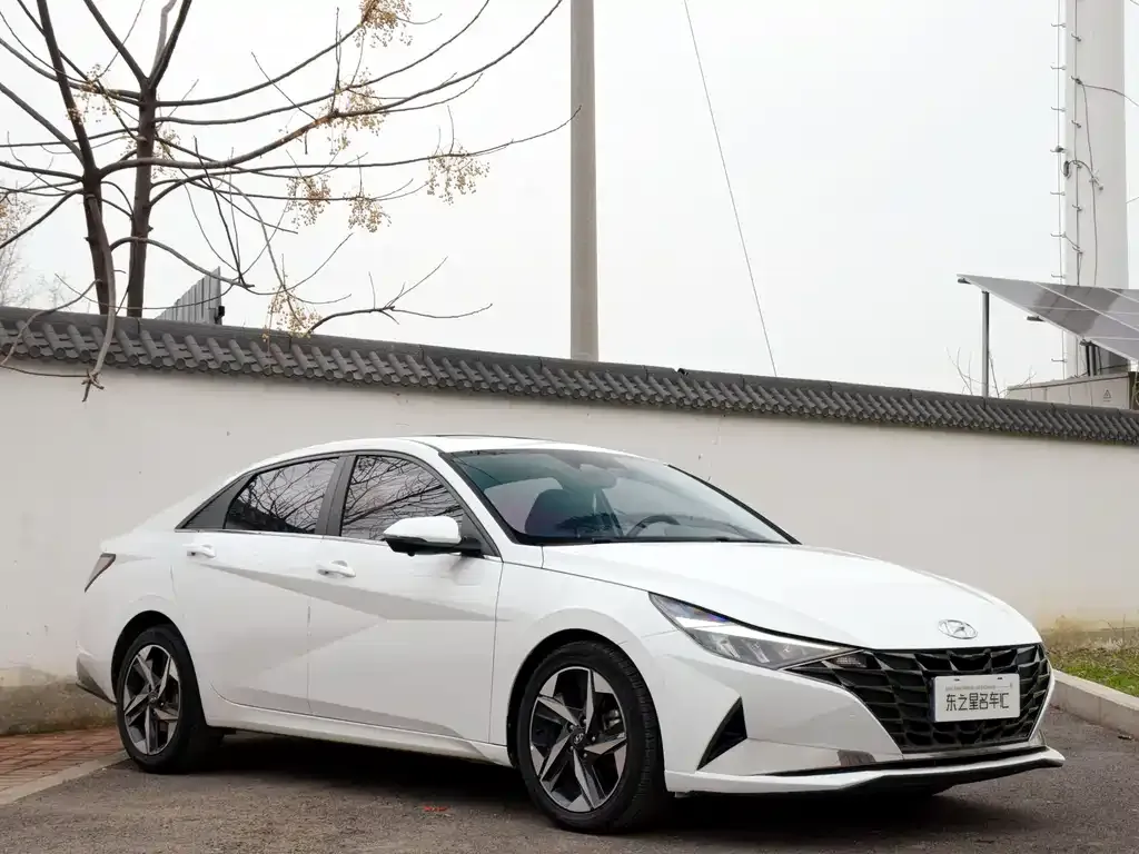 Hyundai Elantra — фото 3