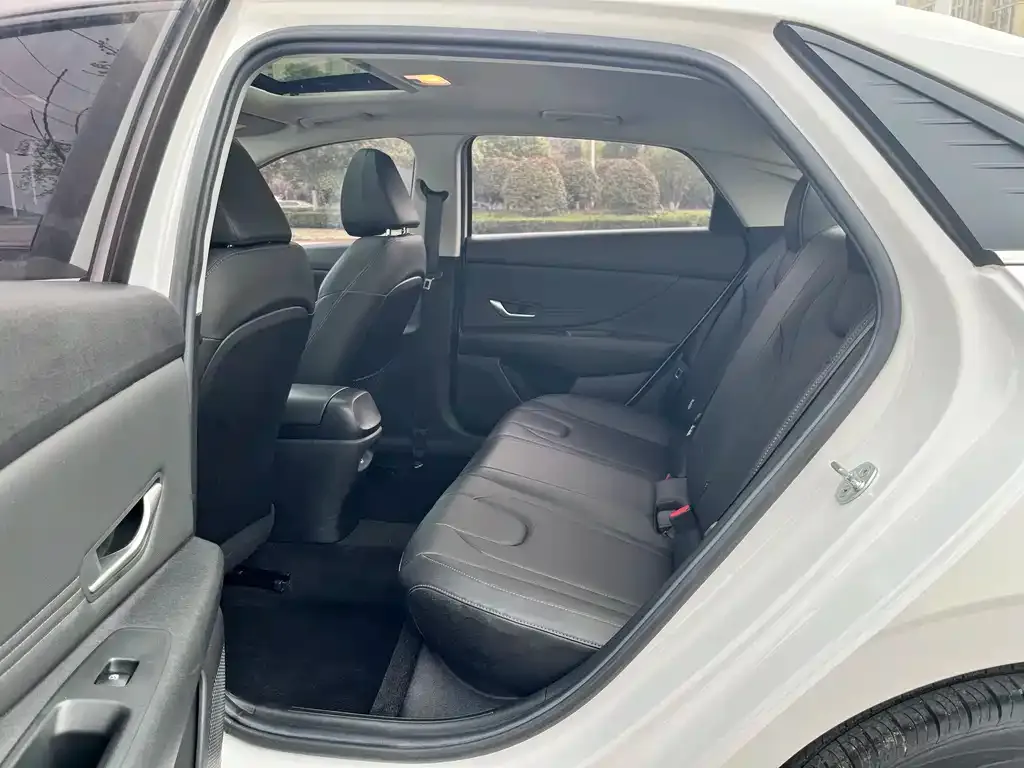 Hyundai Elantra — фото 9