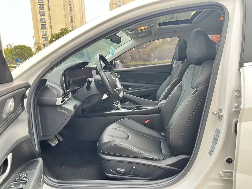 Hyundai Elantra — фото 2