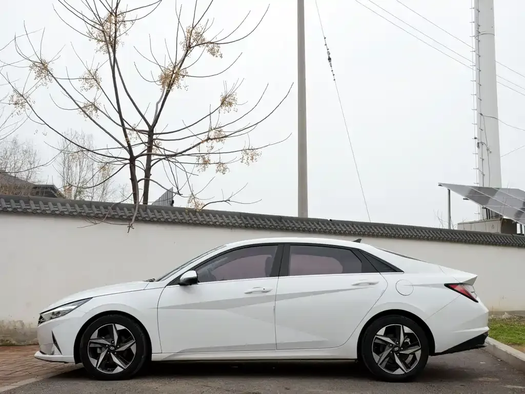 Hyundai Elantra — фото 8