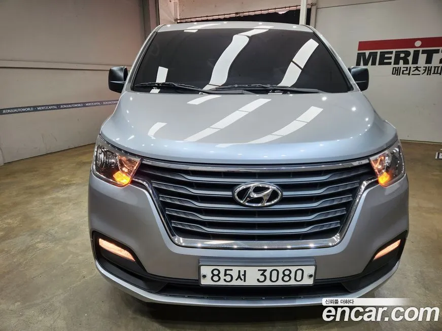 Hyundai Starex — фото 1