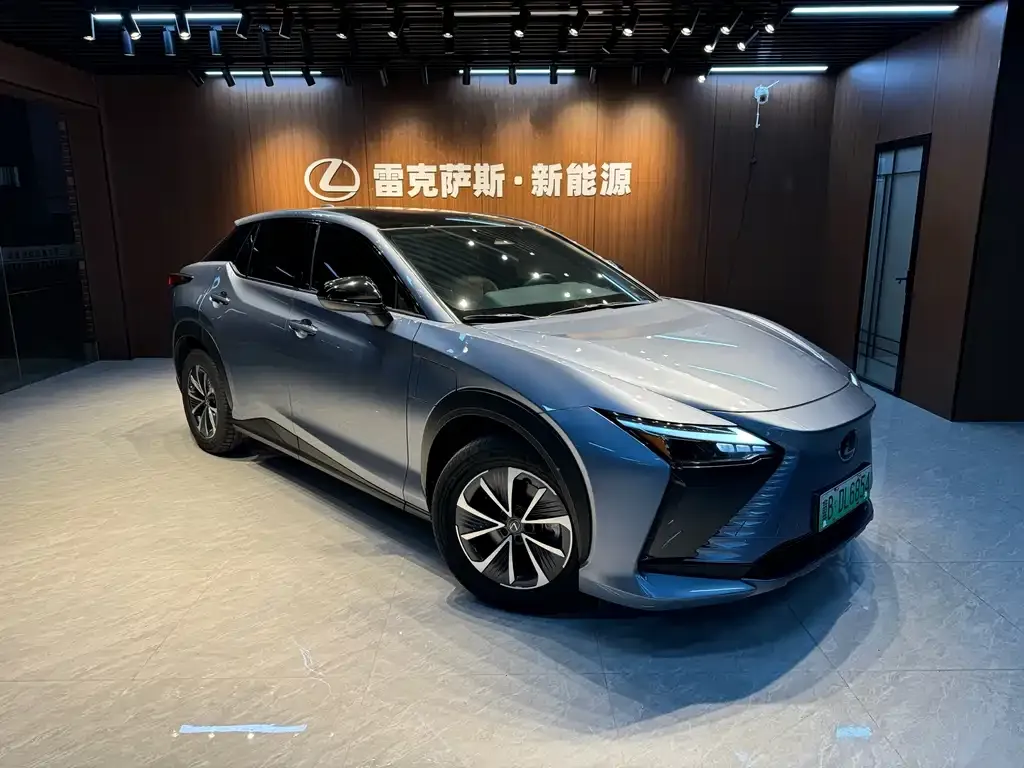 Lexus RZ — фото 1