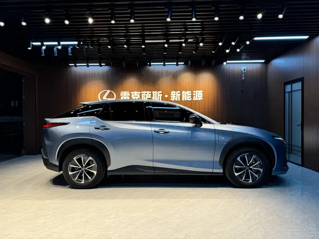 Lexus RZ — фото 2