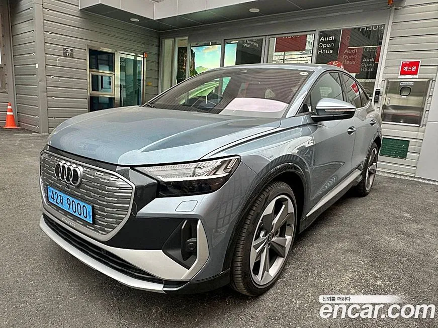 Audi Q4 e-tron — фото 1