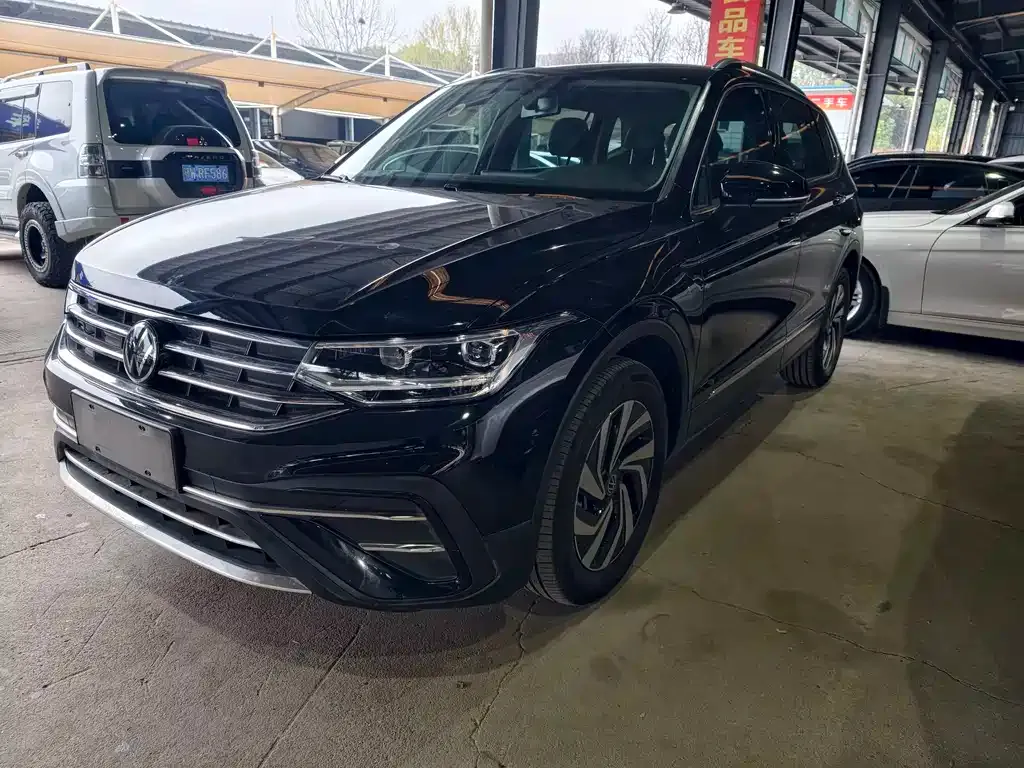 Volkswagen Tiguan L — фото 6