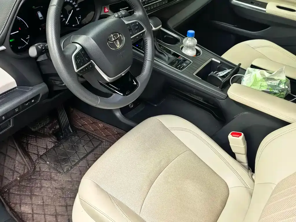 Toyota Sienna — фото 4