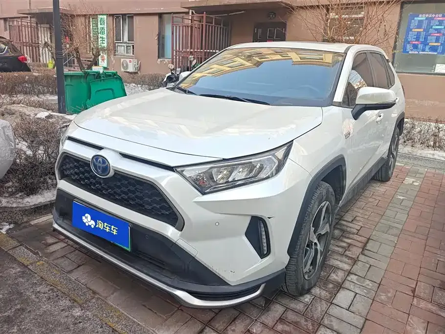Toyota RAV4 Prime — фото 1