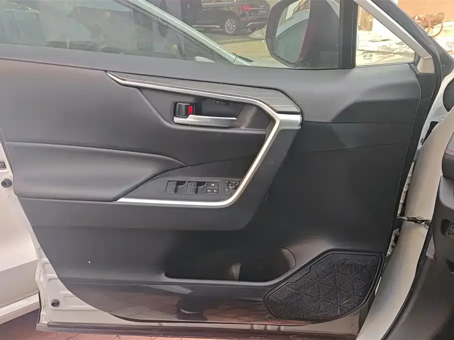 Toyota RAV4 Prime — фото 10