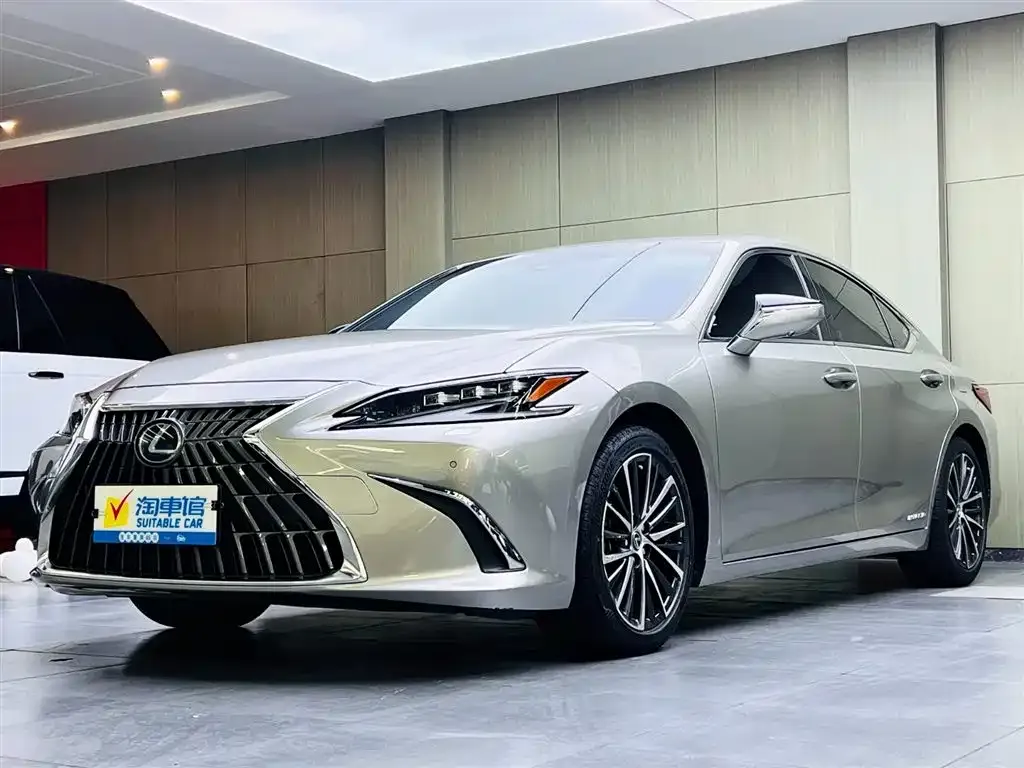 Lexus ES — фото 1