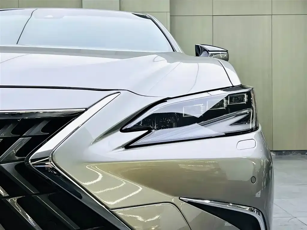 Lexus ES — фото 10