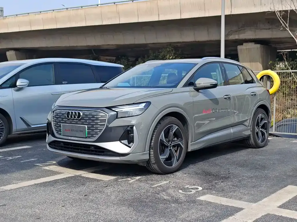 Audi Q4 e-tron — фото 1