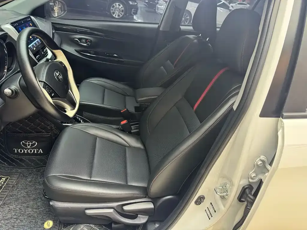 Toyota Yaris L — фото 3