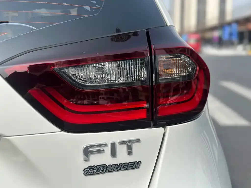 Honda Fit — фото 4
