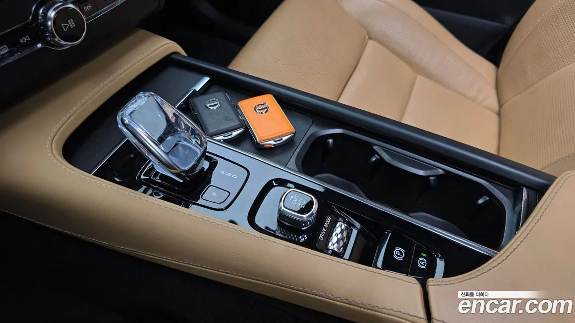 Volvo XC90 — фото 10
