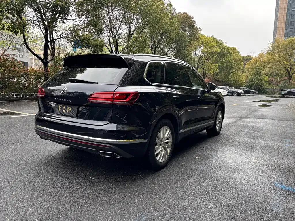 Volkswagen Touareg — фото 8