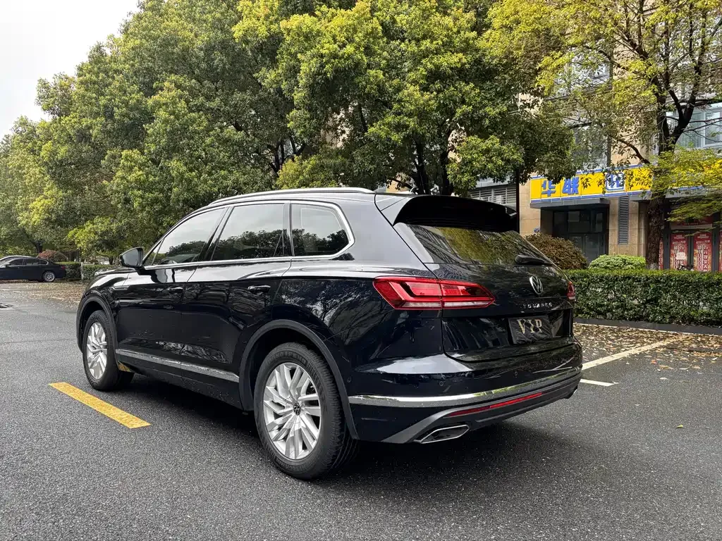 Volkswagen Touareg — фото 6