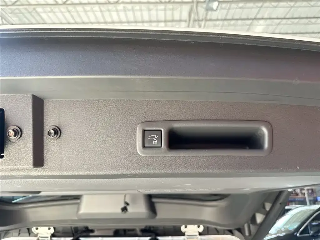 Toyota Granvia — фото 4