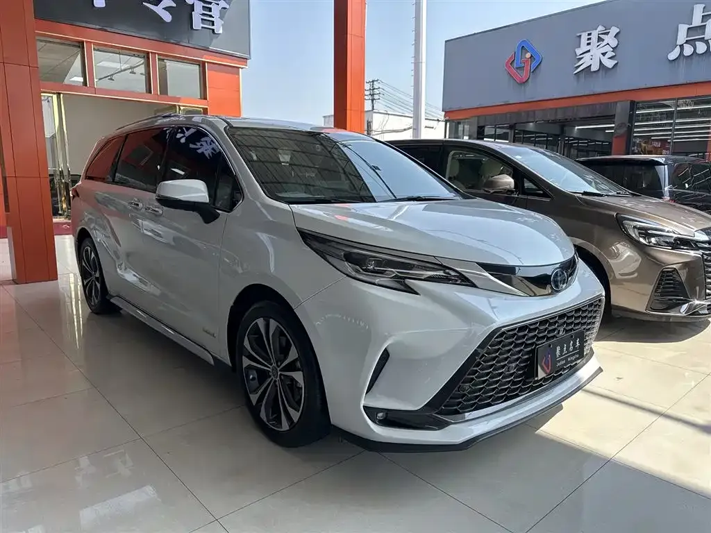 Toyota Granvia — фото 2