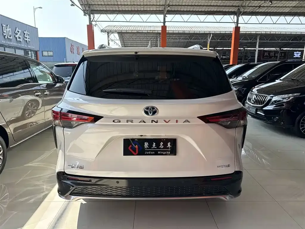 Toyota Granvia — фото 9