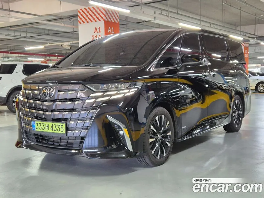 Toyota Alphard — фото 1