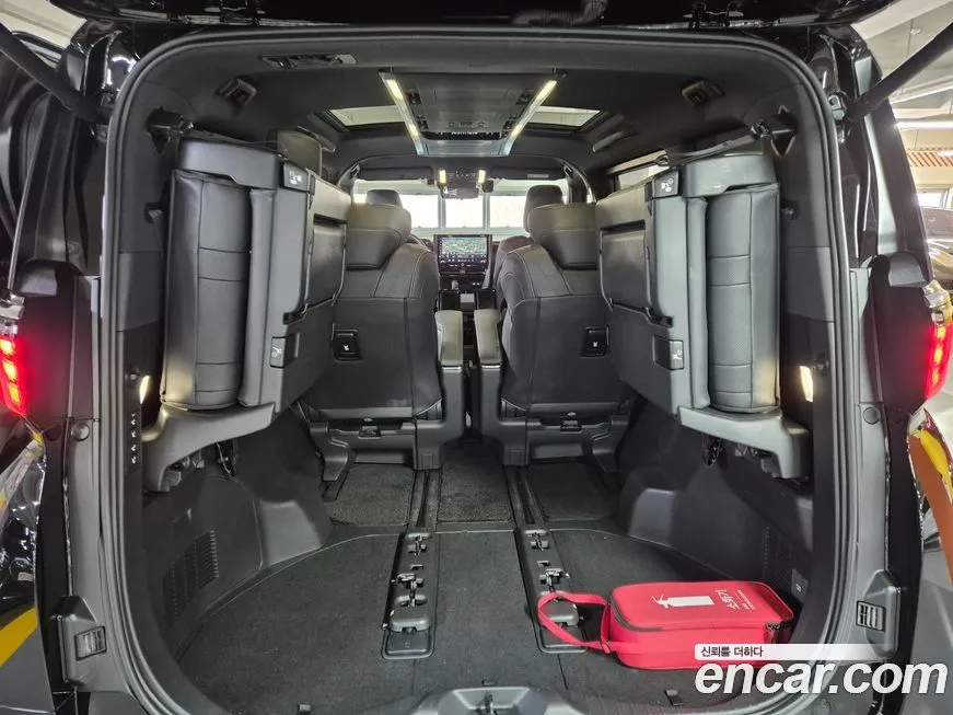 Toyota Alphard — фото 10