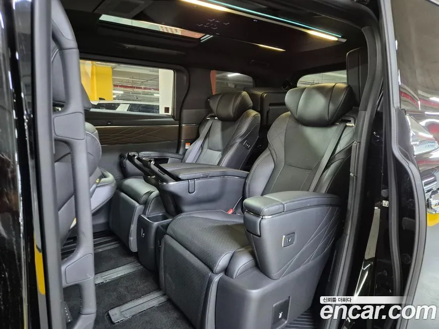 Toyota Alphard — фото 8