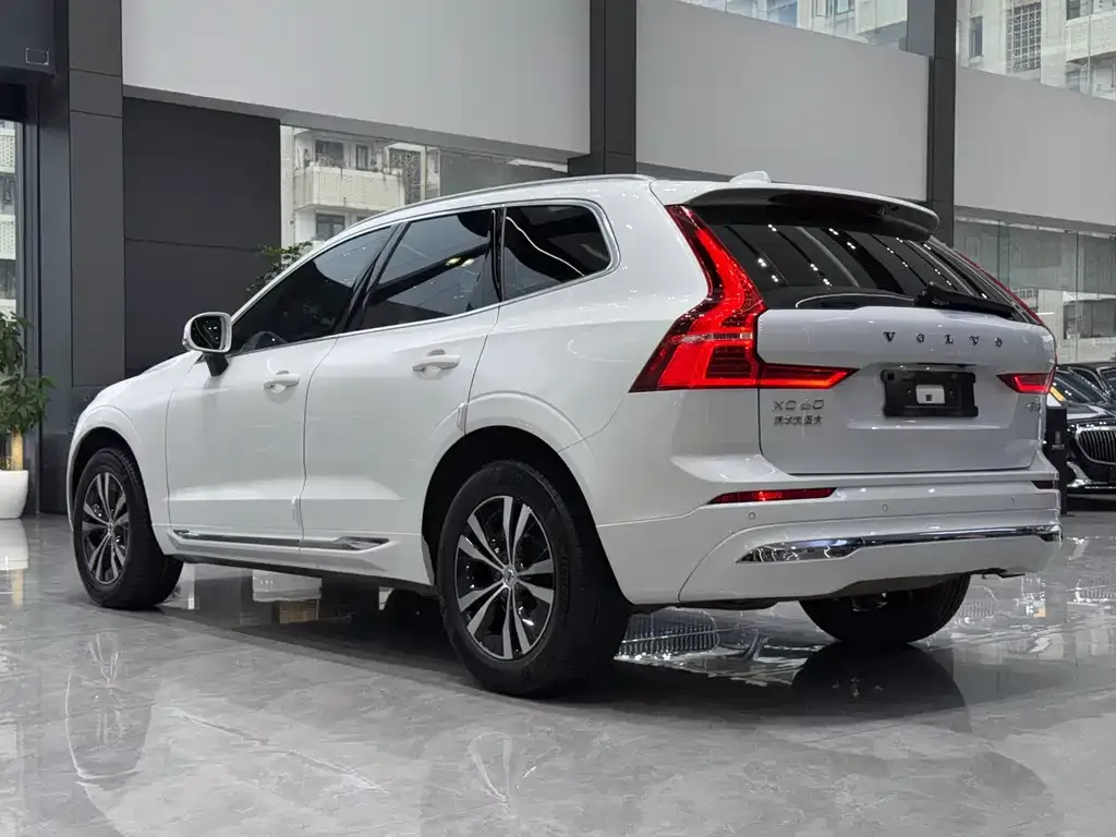 Volvo XC60 — фото 7