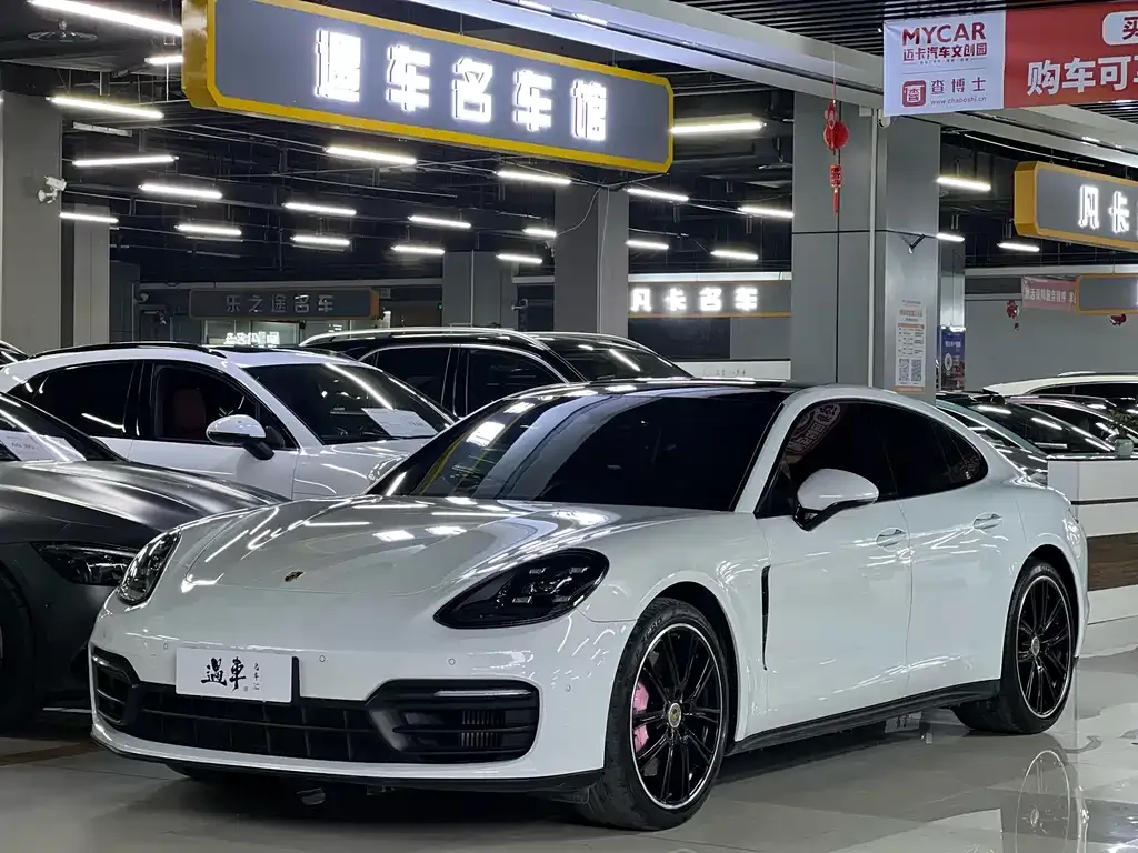 Porsche Panamera — фото 1