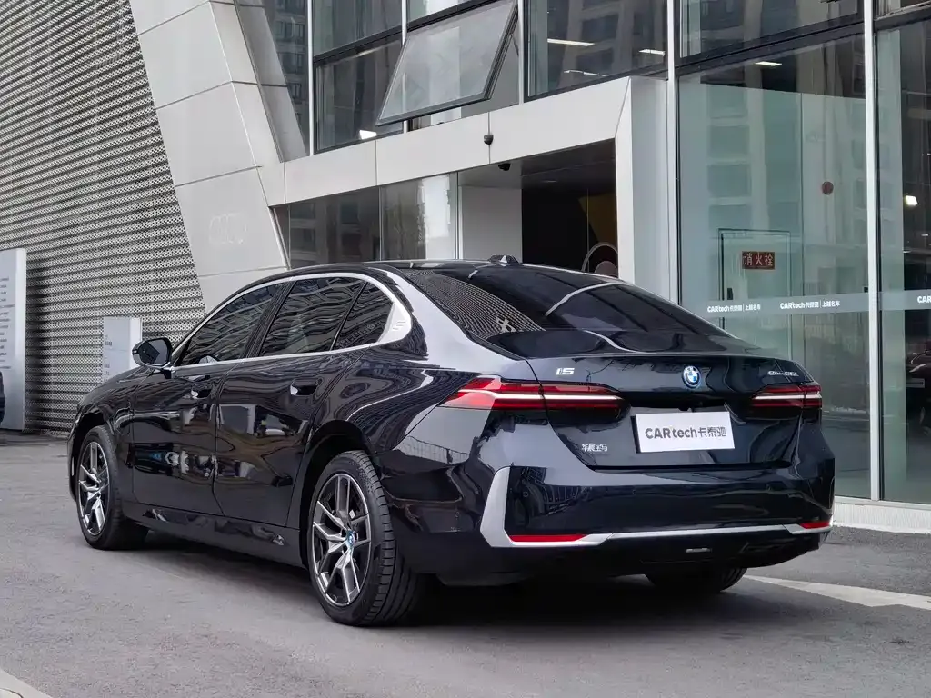 BMW i5 — фото 3